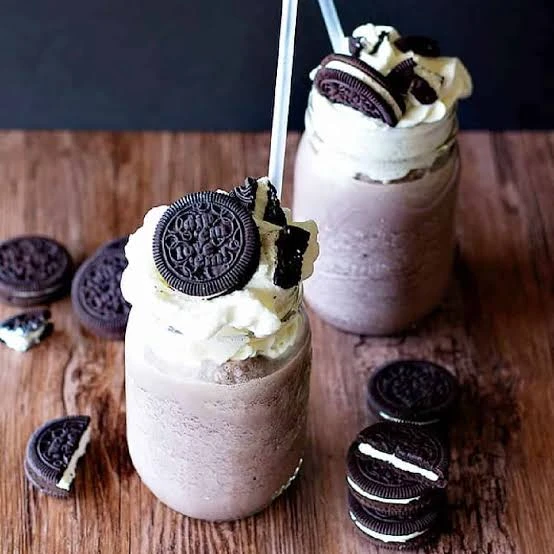COOKIE & CREAM SHAKE