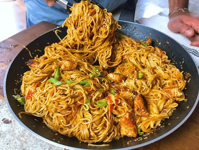 Chilly Garlic Chicken Noodles