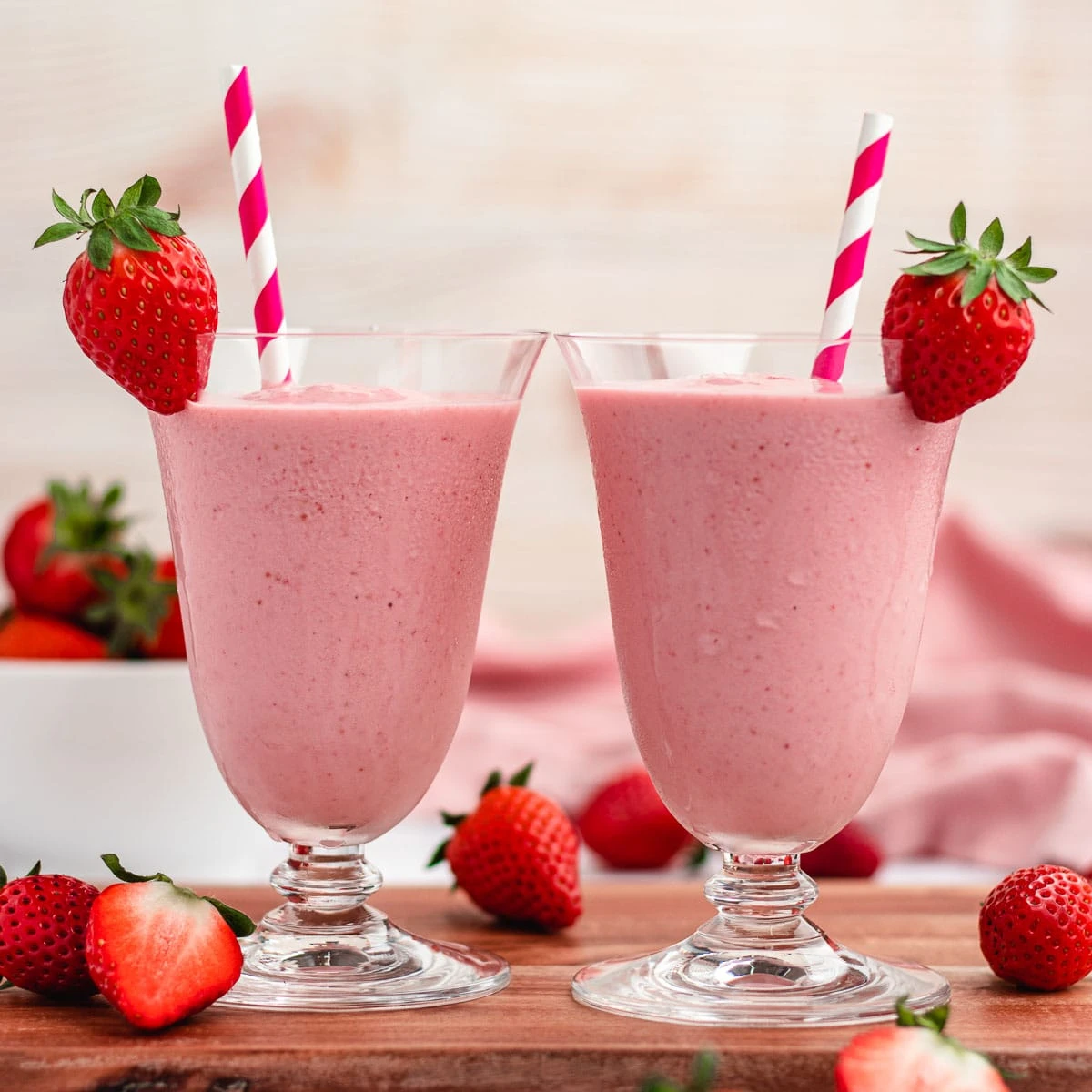 STRAWBERRY SHAKE
