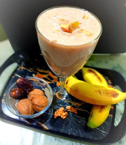 Banana Khajoor Shake