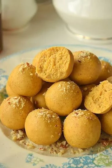 Besan Laddu (250 Gram)