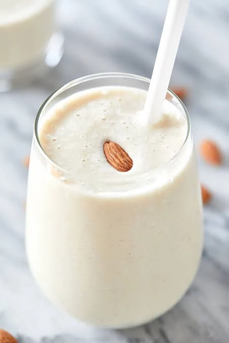 Banan Almond shake