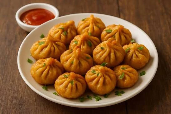Veg Fried Momos (10 Pieces)