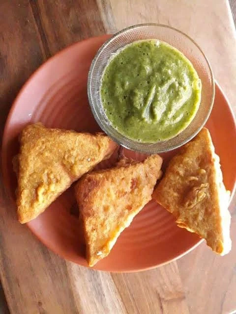 Full Size Bread Pakoda (4 Pieces)