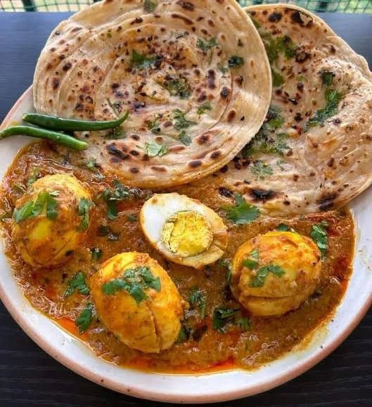 Egg Curry with 2 Laccha Paratha