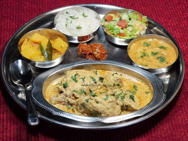 Deluxe Non Veg Thali(chicken curry+mutton curry+egg bhurji+chicken fried rice+4 roti+green salad