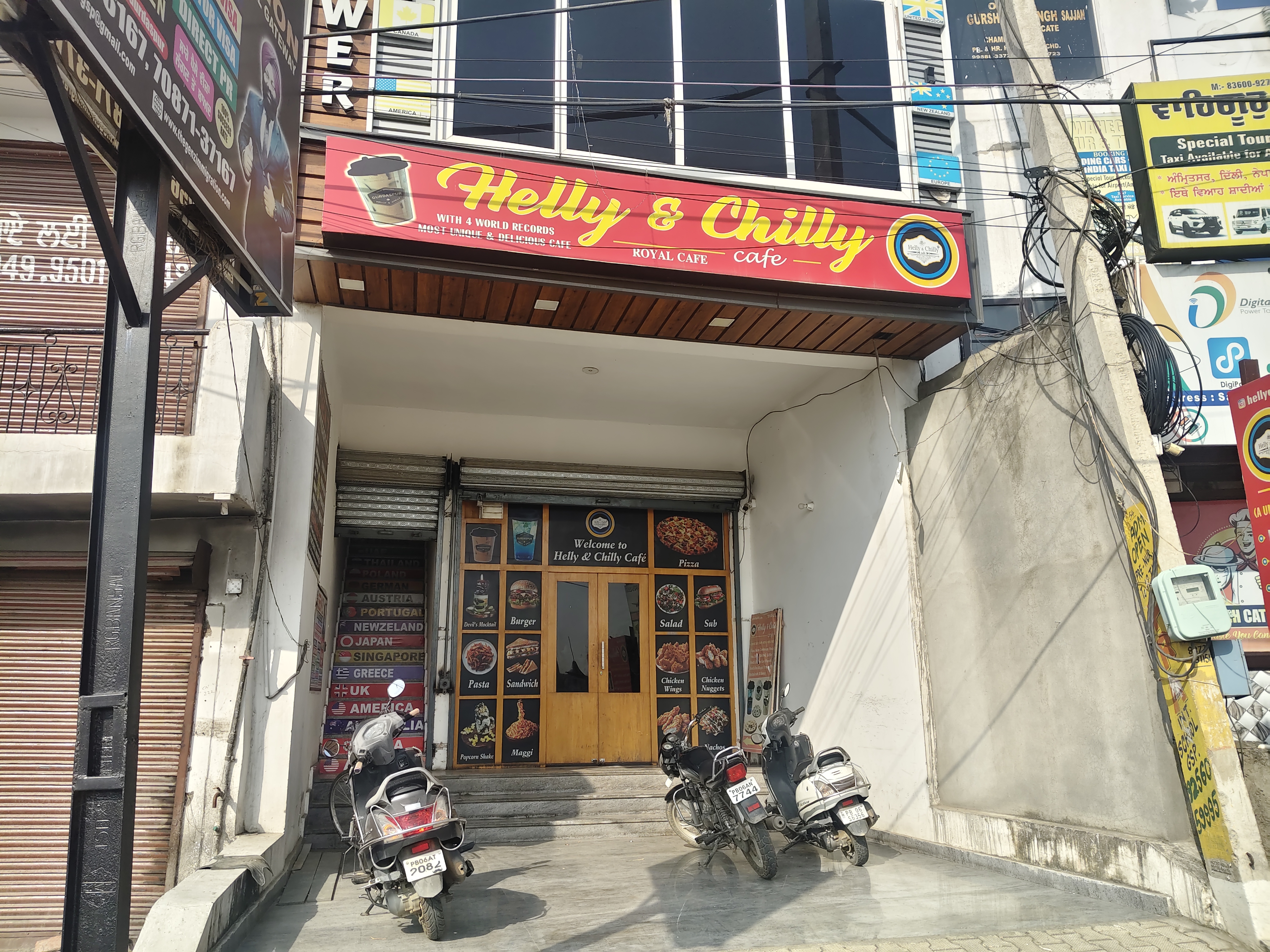 Helly & Chilly Cafe